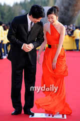组图：郑日宇李彩英等出席韩国全州电影节开幕式