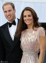 组图：威廉夫妇婚后首度公开亮相 凯特着长裙显优雅