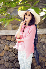 组图：刘涛夏日清新写真 笑容甜美俏丽动人