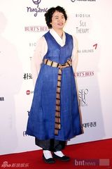 组图：韩星文彩苑性感出席活动 安贞焕夫妇等亮相