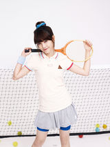 组图：IU携手宋钟基拍运动广告 变清新甜蜜情侣