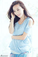 组图：高洋曝清新写真 诠释小女人性感
