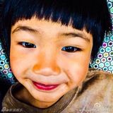 组图：曹格儿子变暖男 齐刘海可爱呆萌