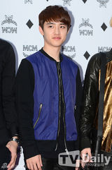 组图：EXO亮相引粉丝围堵致交通瘫痪