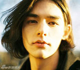 组图：《小时代》韩籍鲜肉李贤宰走红 帅脸引少女舔屏