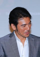 组图：戛纳day4图片精选 劳伦斯艳福众星拼亲密