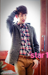 组图：2AM赵权拍女装写真 大展妖艳魅力