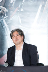 组图：崔岷植李贞贤亮相《鸣梁》试映会