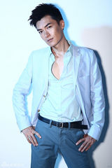 组图：纪宁写真曝光夏日清爽风格