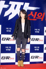 独家：崔丹尼尔宣传新片戴眼镜似哈利波特