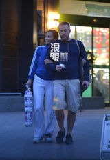 独家：马雅舒素颜携洋老公逛超市一路撒娇(图)