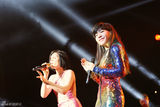 组图：JESSIE J吴莫愁同台献唱《Price Tag》