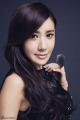 组图：张暖雅赴台拍写真 多样风格尽显优雅魅惑