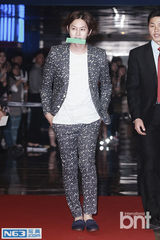 组图：金泰熙等捧场宋承宪新片 希澈咬票四次元