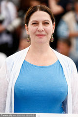 组图：《远离他》格拉德热吻图尔格曼博眼球