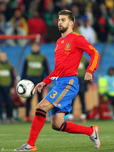 组图：世界杯球星太太团PK 各色尤物混战