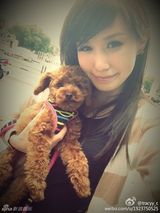 组图：柯震东绯闻女友私照 大眼可爱长发清纯