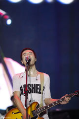 组图：朴树帅气回归 恒大音乐节周末变身狂欢日