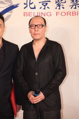 组图：张晞临签新东家 与连奕名倪大红组男人帮