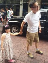 组图：王诗龄拍戏被吓哭 刘伟强张家辉忙安慰