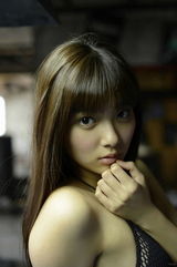 组图：90后时装美模新川优爱清纯神似柳岩 裸腿诱人