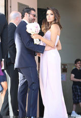 组图：“绝望主妇”伊娃做伴娘 逗小孩场面有爱