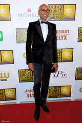 组图：评论家奖众星云集 谢耳朵帅气潘妮秀短发