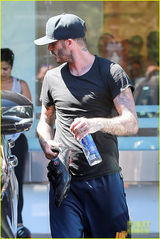 组图：贝克汉姆健身归来 完美身材散发荷尔蒙