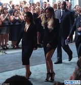 组图：卡戴珊姐妹花全黑Look外出露腿拼性感