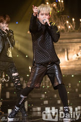 组图：infinite等献唱表演 EXO-K缺席仍夺冠