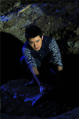 组图：《死亡邮件》曝任泉乔任梁双雄版海报