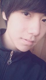 组图：清华校草李润东走红 女妆照生活照颜值爆表