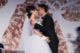 组图：吴京谢楠婚礼甜蜜亲吻 新娘有孕秀鸽子蛋