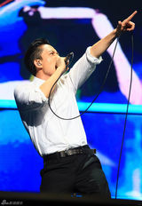 组图：林宥嘉《口的形状》上海落寞 与歌迷暂别