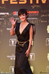 组图：第17届上影节闭幕 群星璀璨亮相红毯