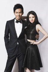 组图：钟汉良刘小小演绎情侣写真 潮范十足