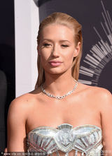 组图：霉霉齐臀短裤秀美腿 洛佩兹捆绑装狂露肉