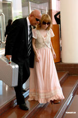 高清：滨崎步结束行程离港 挥别粉丝态度亲民