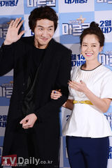 组图：李光洙宋智孝出席《海洋警察》媒体试映