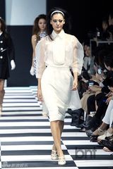 组图：孔孝真CL等助阵时装周 李秀赫亮相T台