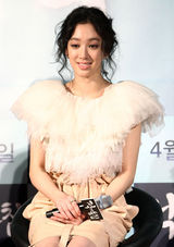 高清图：郑丽媛刘海镇等出席《与敌同寝》发布会