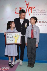 组图：刘德华投身公益避谈女儿