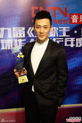 组图：古巨基容祖儿劲歌王盛典称王封后