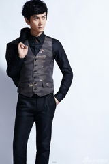 组图：陈晓【演员】西装写真曝光 身姿挺拔尽显阳光帅气