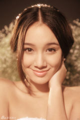 组图：程砚秋最新写真 花团锦簇美丽动人