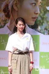 组图：《庆州》申敏儿朴海日低调亮相发布会