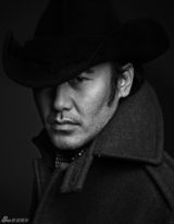 组图：吴秀波朋克写真 英伦大叔变身摇滚型男