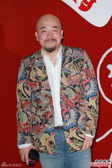 组图：郑希怡大婚热吻老公 欲为阿娇牵红线