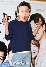 组图：《是爱情》赵寅成戴李光洙面具搞笑登场