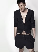 组图：胡歌时尚大片  打破尺度跳出偶像条框